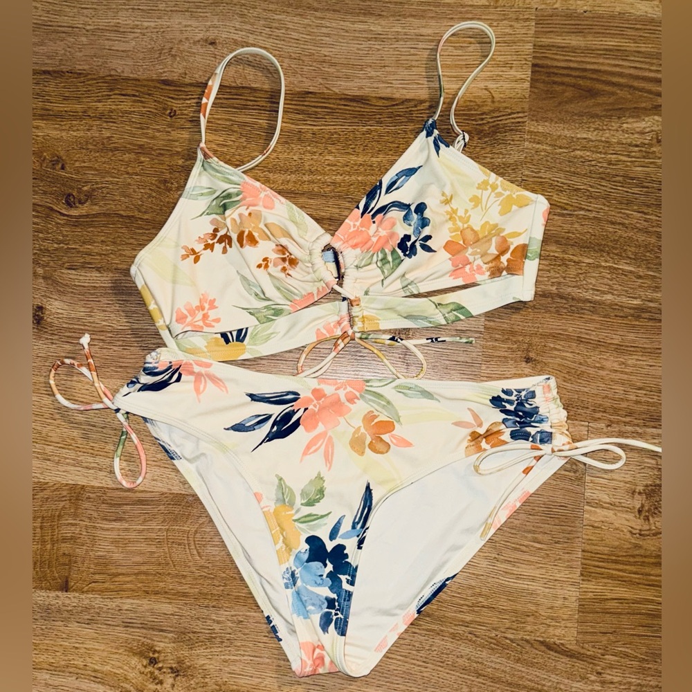 NEW CUPSHE Swimsuit Sz L. I took the padding out of the top but never wore it.